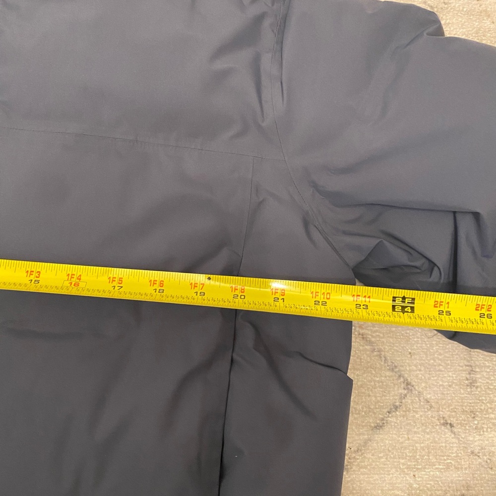 Patagonia men’s Jackson Glacier Parka waterproof puffer - Picture 5 of 9
